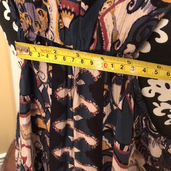 💖Angie Boho asymmetrical sleeveless racer back lace trimmed V-neck top - Picture 6 of 10